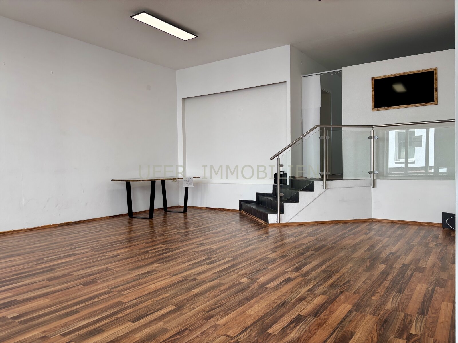 Lichtdurchflutete und gepflegte Gewerbeeinheit mit grünem Hinterhof im Herzen von Landau Lichtdurchflutete und gepflegte Gewerbeeinheit mit grünem Hinterhof im Herzen von Landau