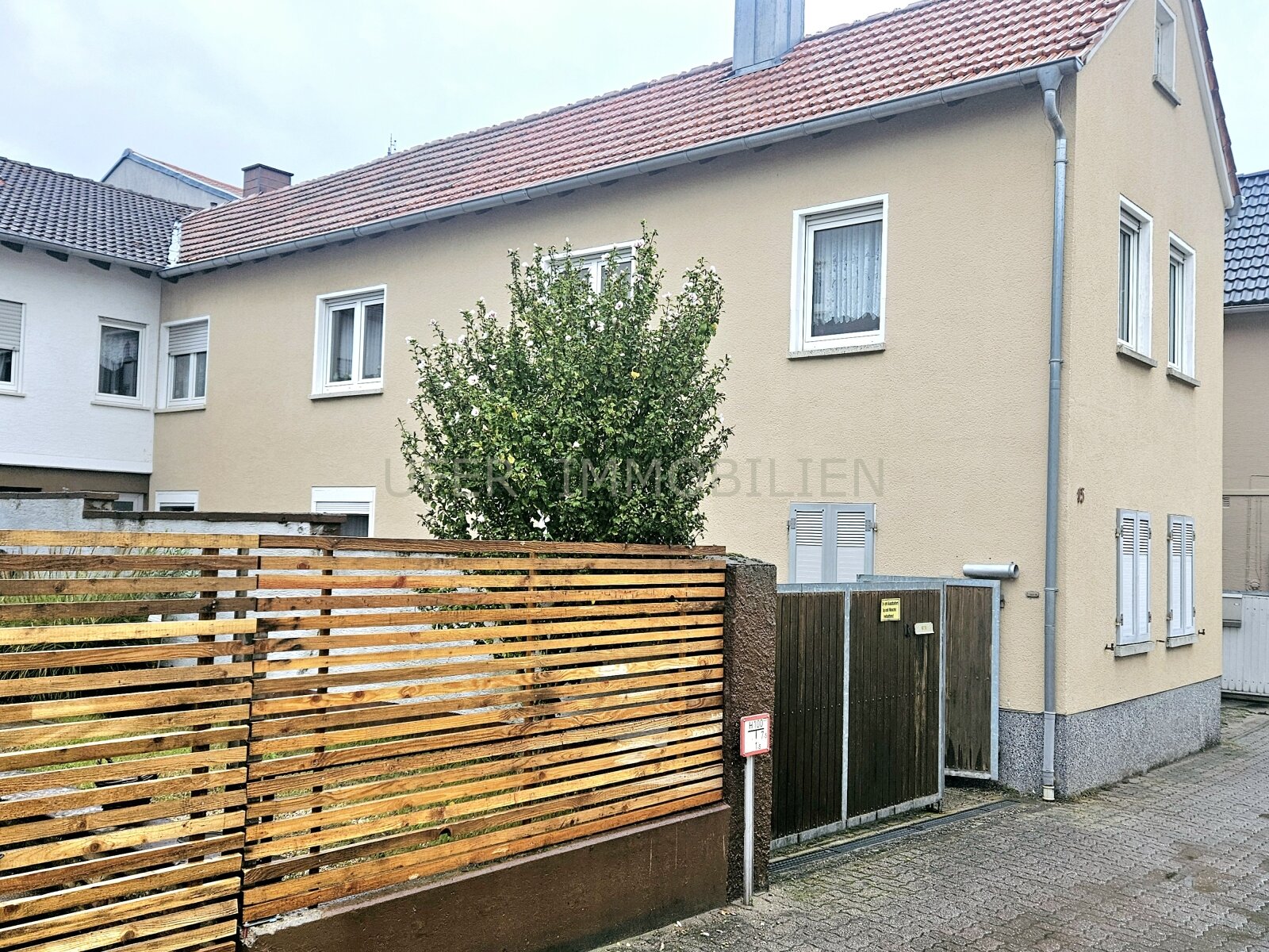 Solides Ein-bis Zweifamilienhaus mit kleinem Garten und Innenhof in Insheim/SÜW Solides Ein-bis Zweifamilienhaus mit kleinem Garten und Innenhof in Insheim/SÜW